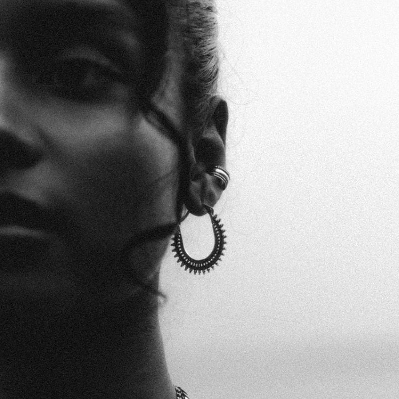 Afghan | Boucles d'oreilles créoles - NOIR KĀLA