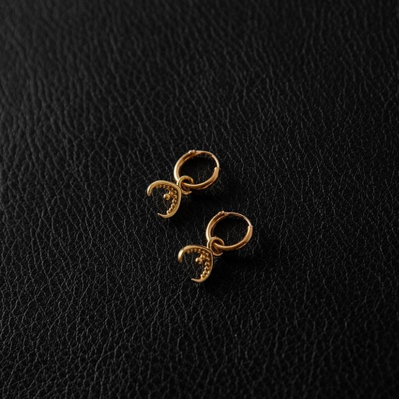 Crescent Moon | Boucles d'oreilles créoles à breloques - Or - NOIR KĀLA
