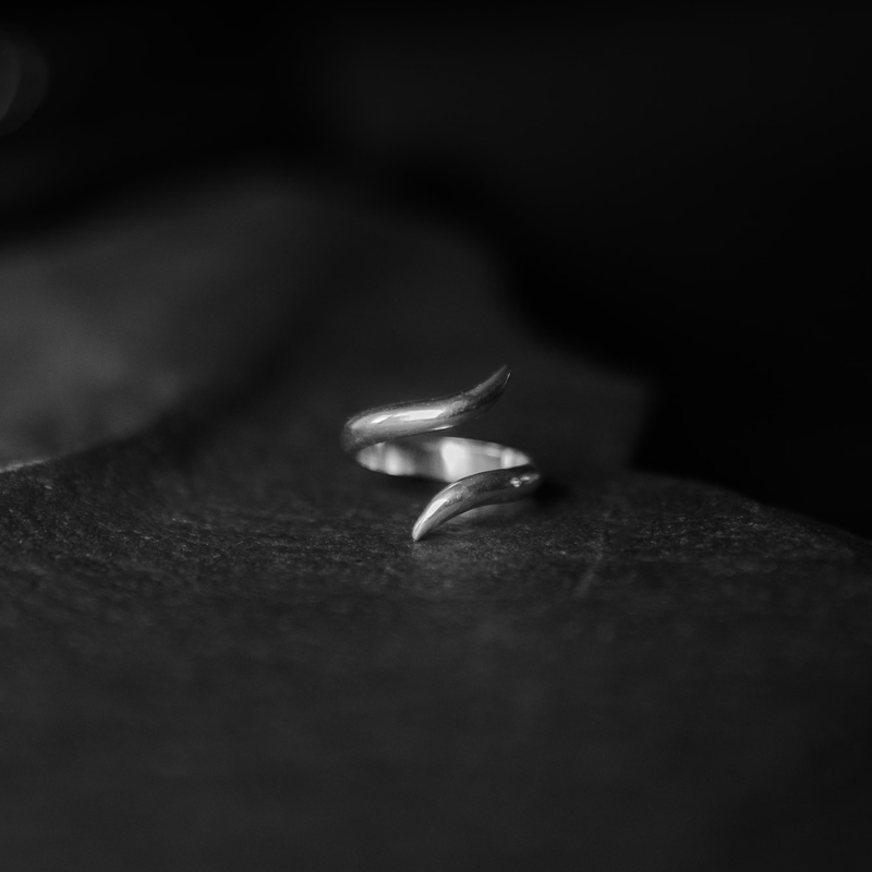 Ondulation | Bague - NOIR KĀLA