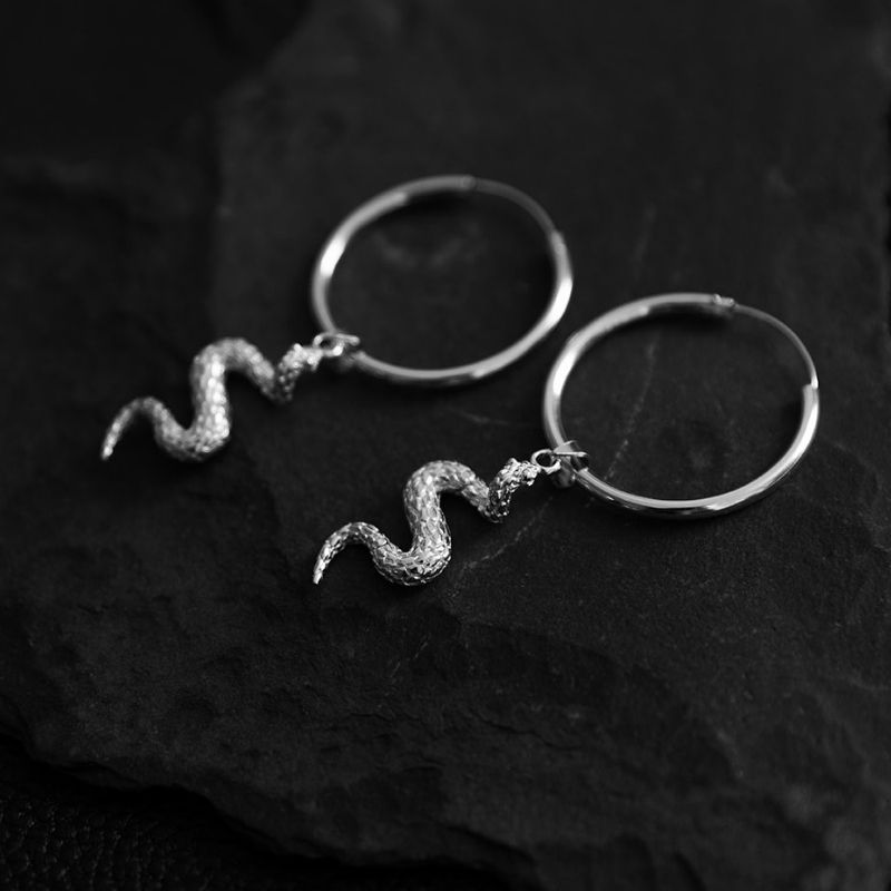 Serpent | Boucles d'oreilles créoles à breloques - NOIR KĀLA