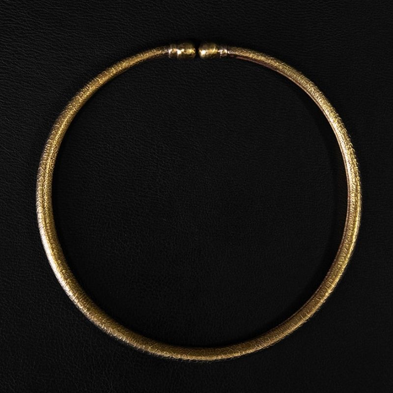 Snake Skin Hoop | Collar Necklace - Brass - NOIR KĀLA