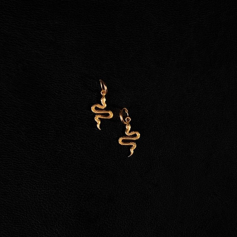 Serpentine | Boucles d'oreilles créoles à breloques - Or - NOIR KĀLA