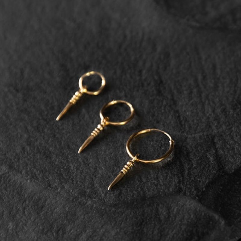 Tiny Phurba | Boucles d'oreilles créoles à breloques - Or