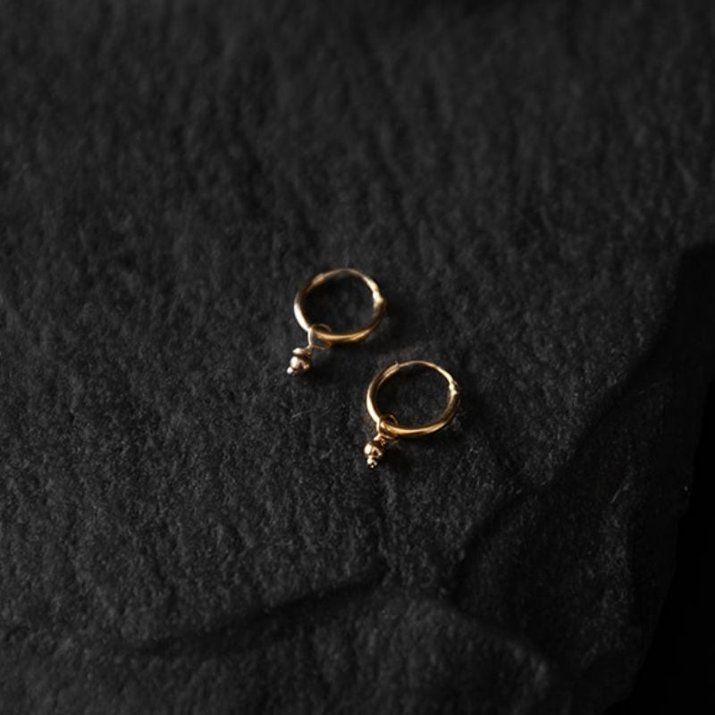 Starseed | Boucles d'oreilles créoles à breloques - Or - NOIR KĀLA