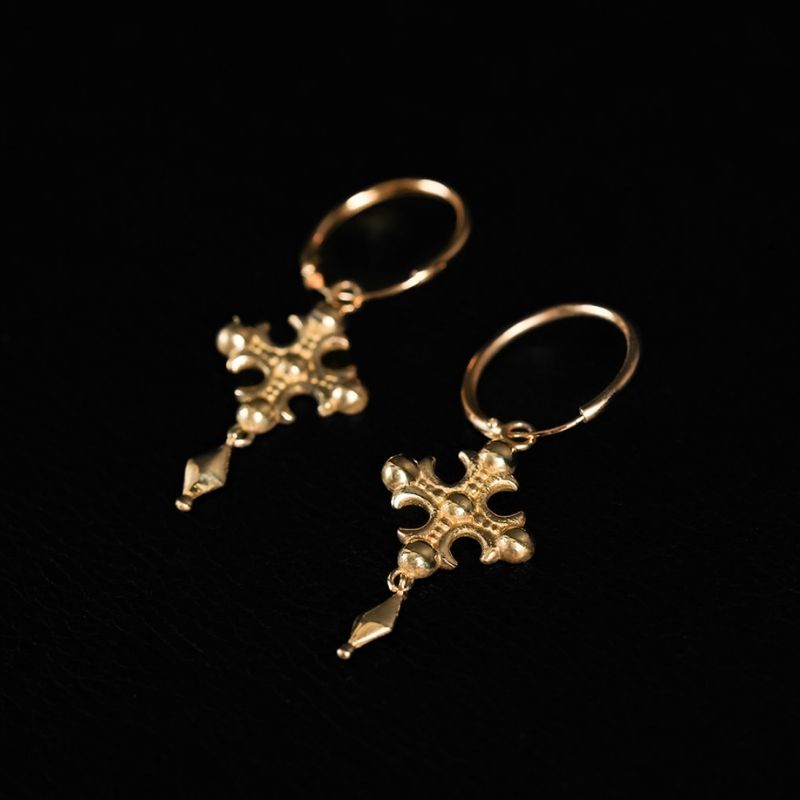 Fleur Cross | Créoles à breloques - Laiton - NOIR KĀLA