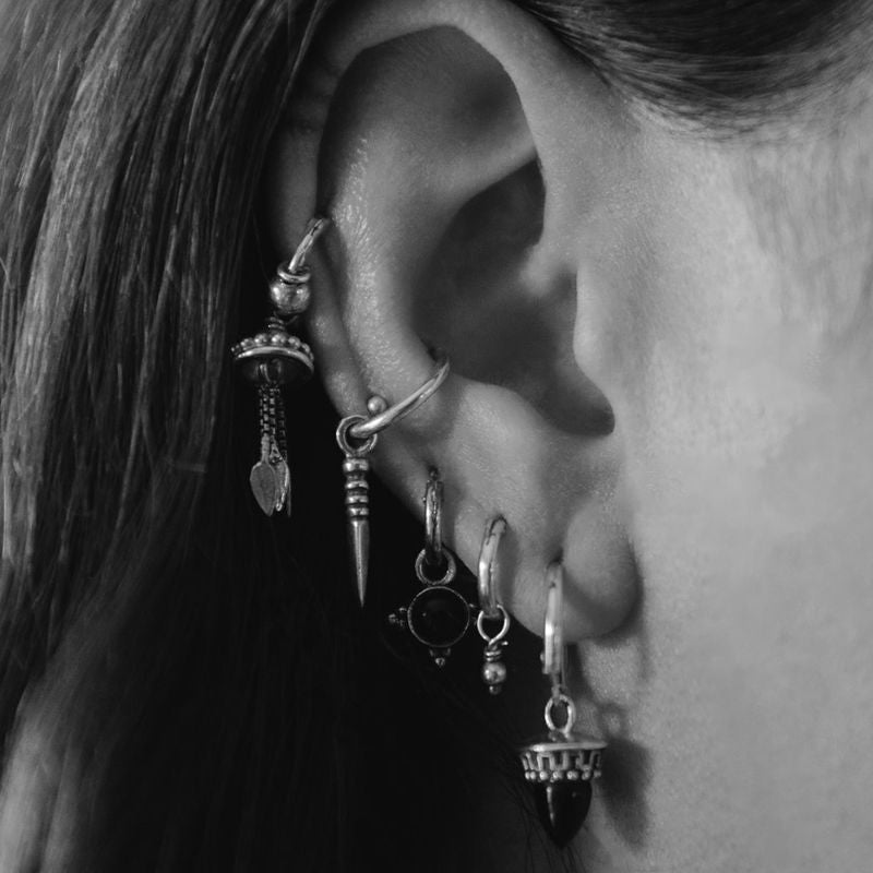 Witching Hour | Boucles d'oreilles créoles à breloques - NOIR KĀLA