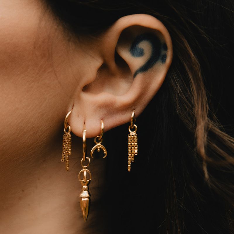 Crescent Moon | Boucles d'oreilles créoles à breloques - Or - NOIR KĀLA