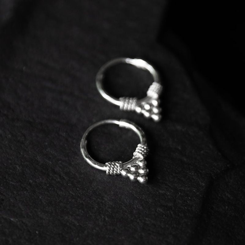 Beaded Mountain | Boucles d'oreilles créoles - NOIR KĀLA