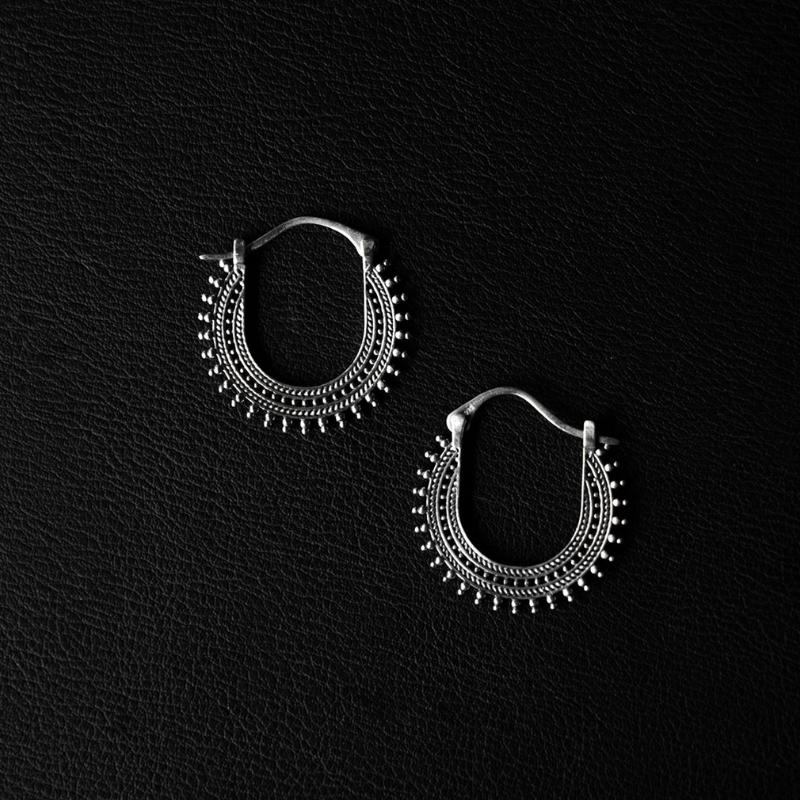 Afghan | Boucles d'oreilles créoles - NOIR KĀLA