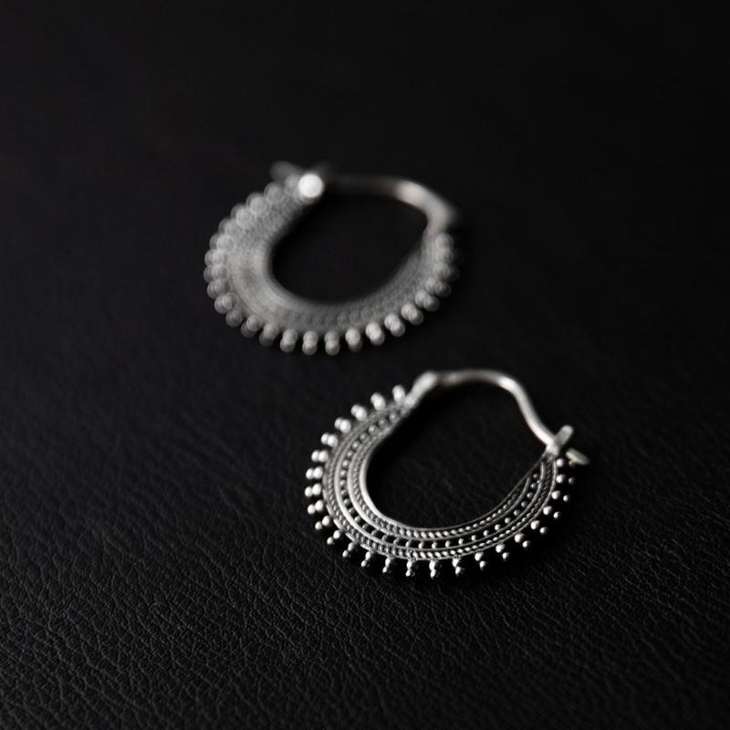 Afghan | Boucles d'oreilles créoles - NOIR KĀLA