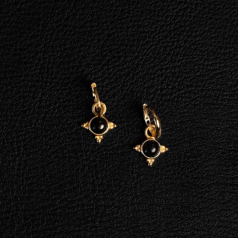 Dark Onyx | Boucles d'oreilles créoles à breloques - Or - NOIR KĀLA