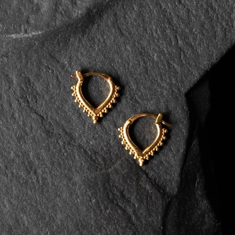 Beaded Chevron | Boucles d'oreilles créoles - Or