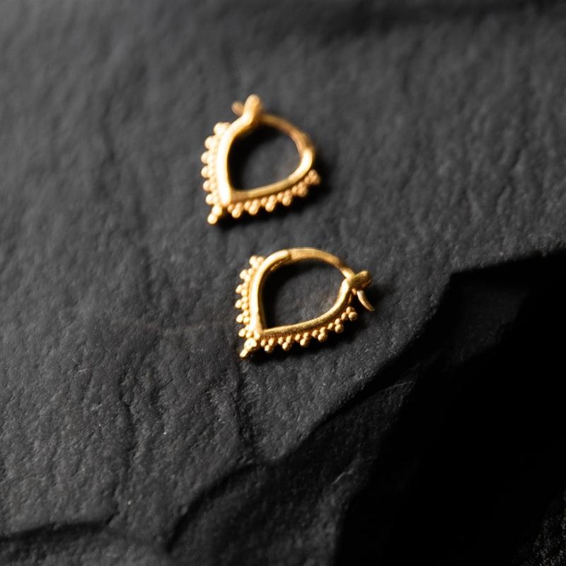 Beaded Chevron | Boucles d'oreilles créoles - Or