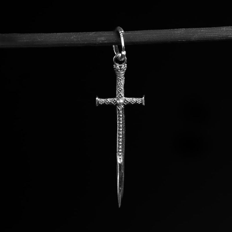 Sacred Sword | Boucle d'oreille créole à breloque solo - NOIR KĀLA