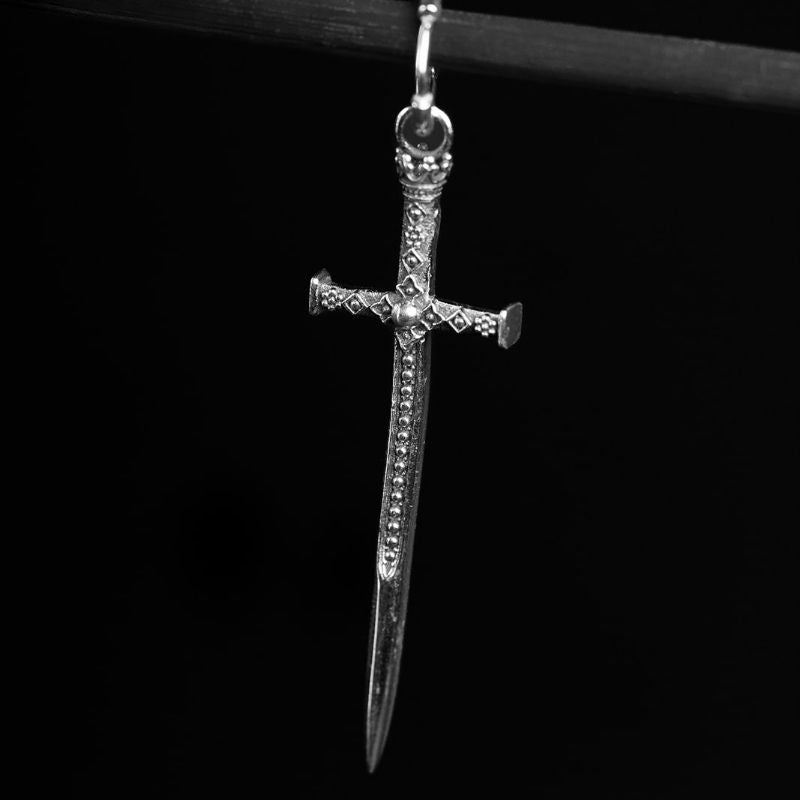 Sacred Sword | Boucle d'oreille créole à breloque solo - NOIR KĀLA