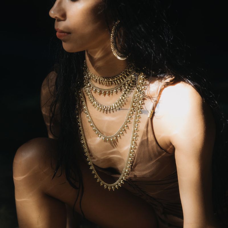Devī I | Collier tour de cou - Laiton - NOIR KĀLA