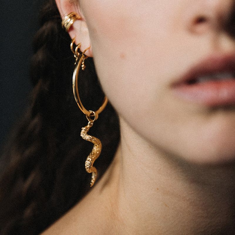 Serpent | Boucles d'oreilles créoles à breloques - Or - NOIR KĀLA
