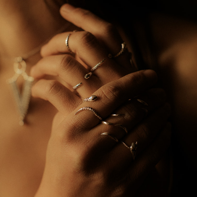 Serpentine | Bague Serpent - NOIR KĀLA