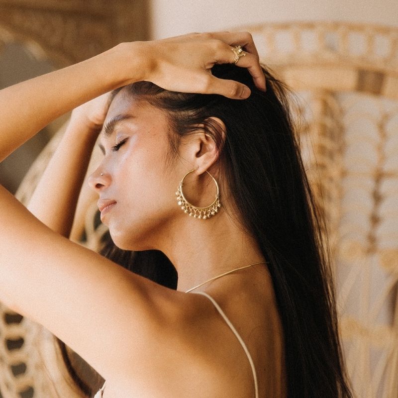 Wind Womxn | Boucles d'oreilles créoles - Laiton - NOIR KĀLA