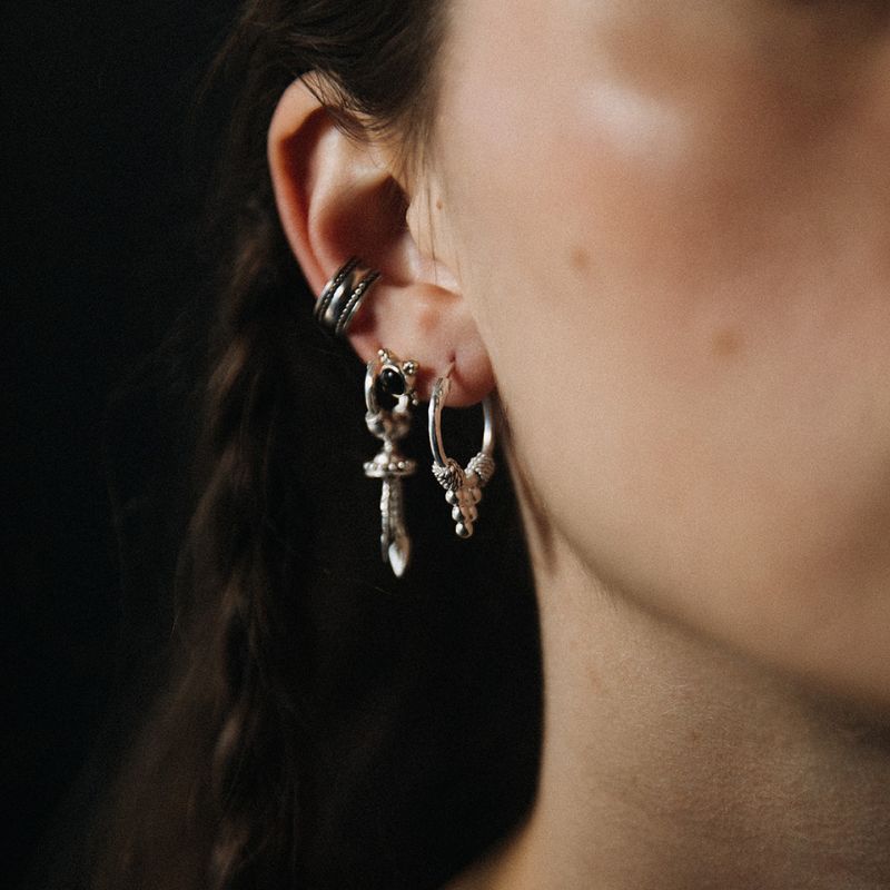Beaded Mountain | Boucles d'oreilles créoles - NOIR KĀLA