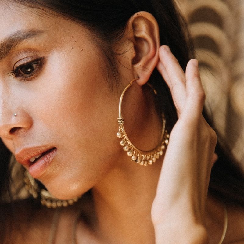 Wind Womxn | Boucles d'oreilles créoles - Laiton - NOIR KĀLA
