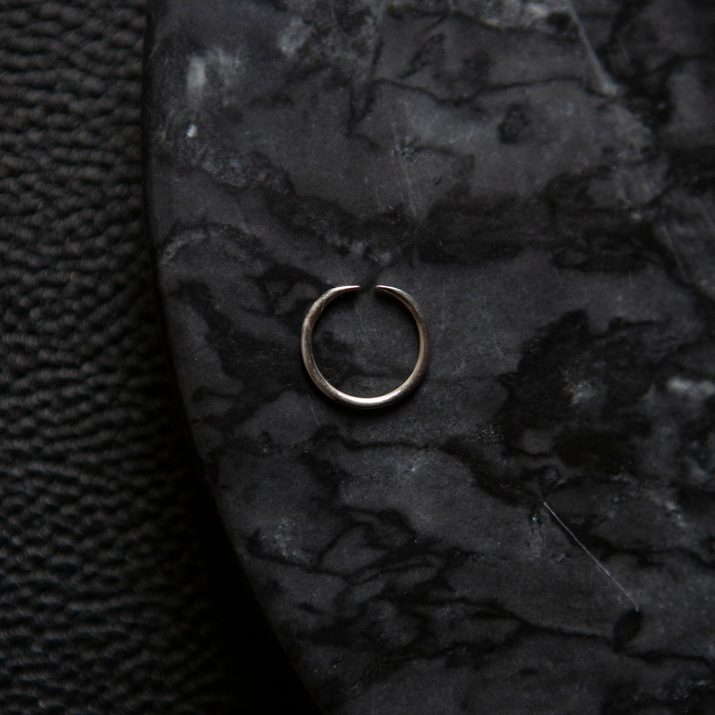 Open Circle | Bague - NOIR KĀLA