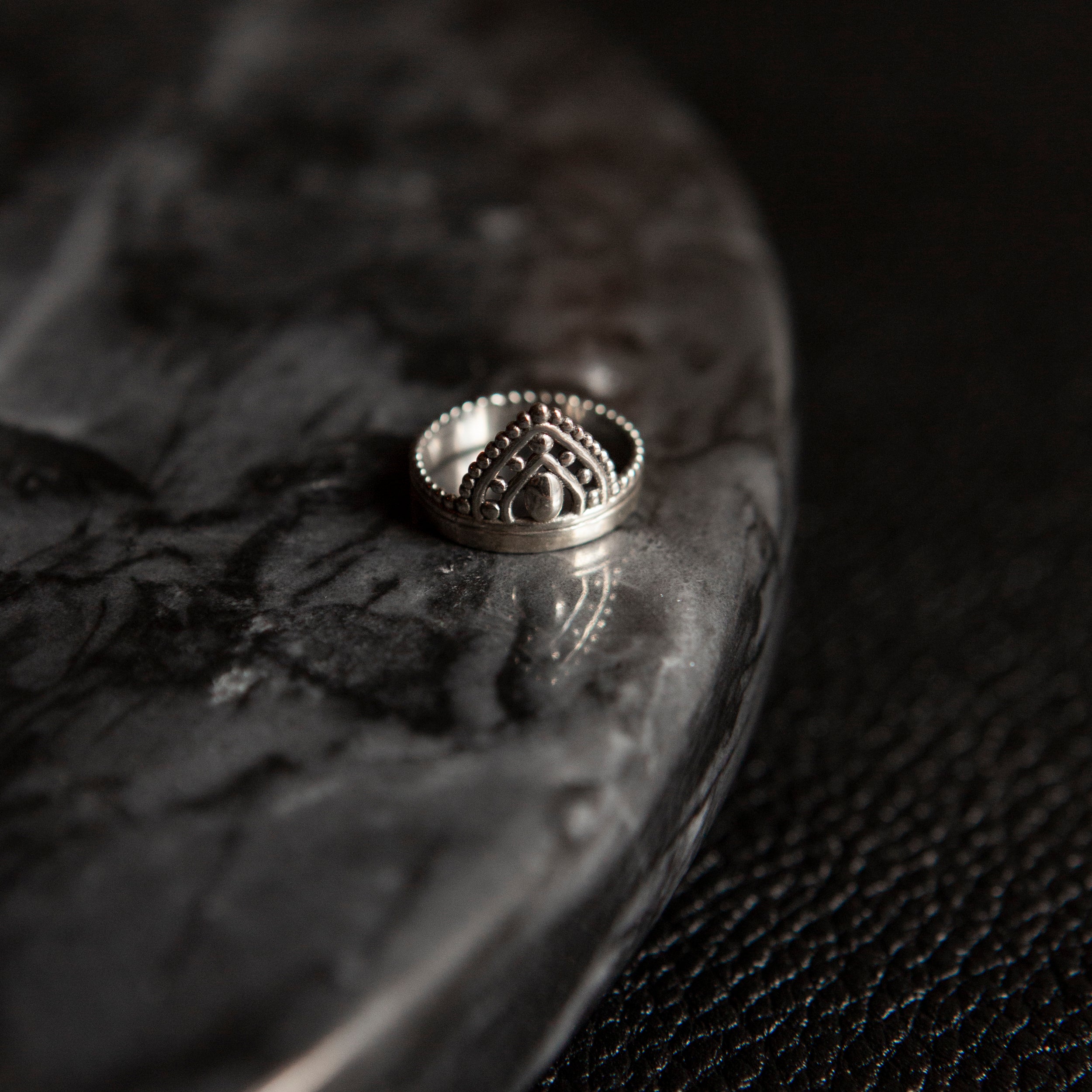 Devī | Bague - NOIR KĀLA