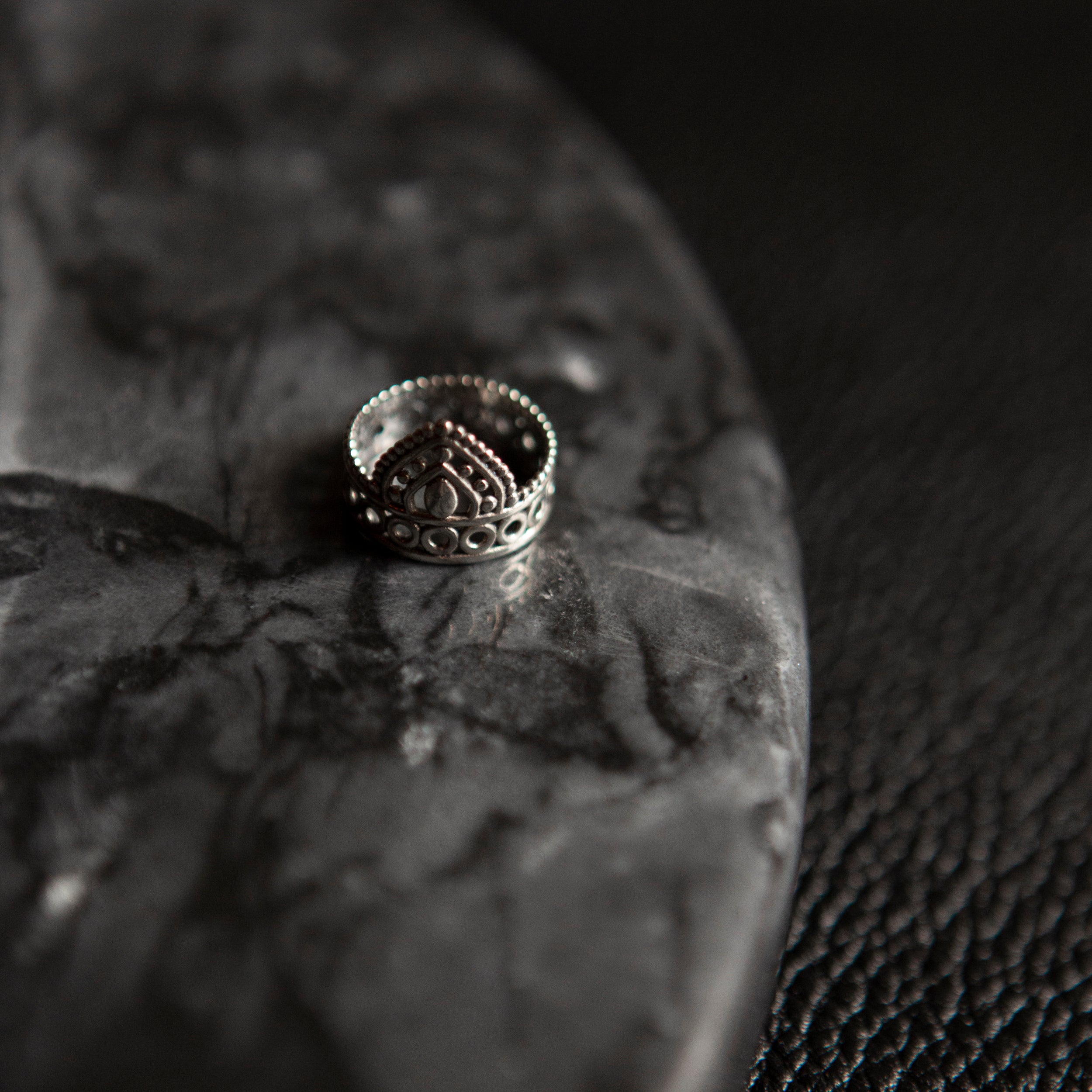 Sākyas | Bague