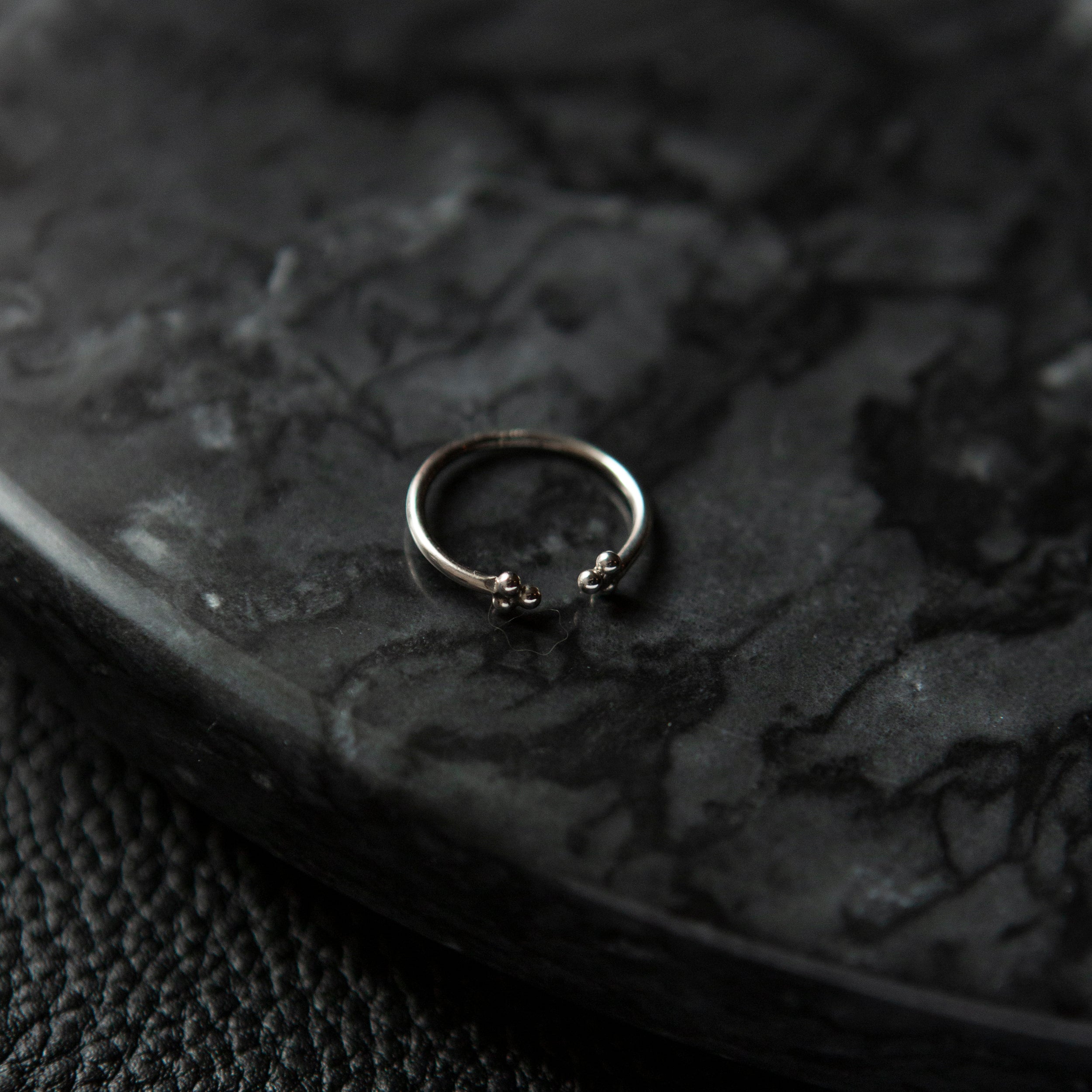 Open Trinity | Bague - NOIR KĀLA