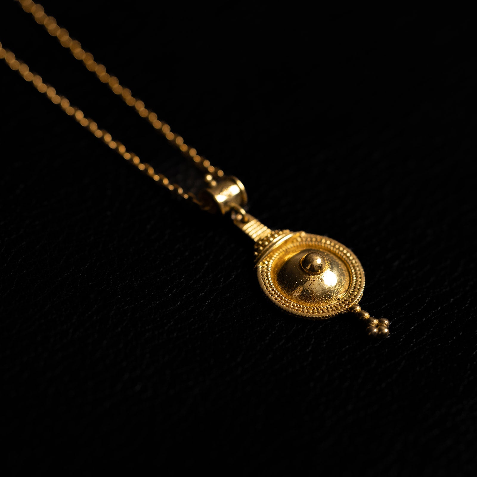 Armure | Collier avec pendentif - Laiton