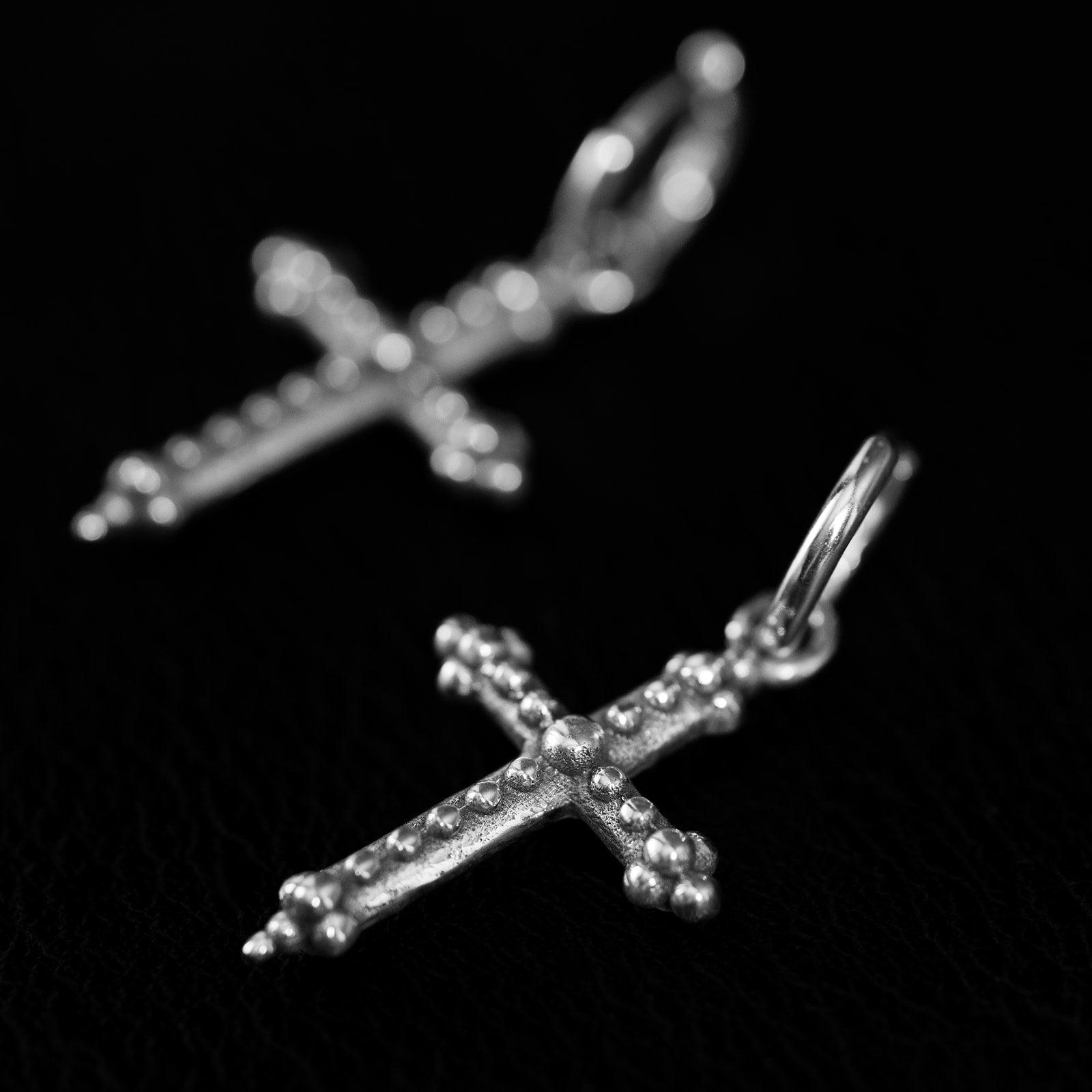 Ancient Cross | Boucles d'oreilles créoles avec breloques - Argent 925